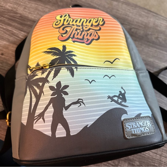 Funko Stranger Things surfer backpack - Picture 2 of 4